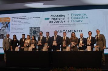 Morador de Pérola é coautor de livro publicado pela Escola Judicial do Paraná (EJUD).