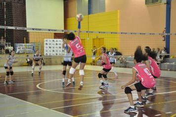 Voleibol de Pérola conquista etapa e fecha temporada em 3º lugar
