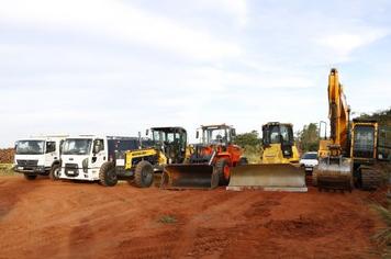 Governo do Paraná amplia convênio com o Consórcio CIBAX para readequação de estradas rurais.
