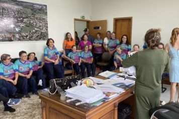 Foto - Entrega das medalhas as atletas que participaram do JIIDO