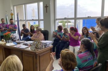 Foto - Entrega das medalhas as atletas que participaram do JIIDO