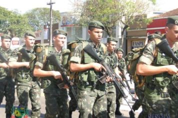 Foto - Desfile Cívico em comemoração ao aniversário de Pérola encanta moradores / Parte 2