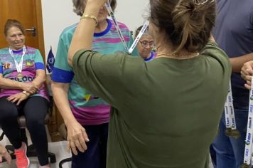 Foto - Entrega das medalhas as atletas que participaram do JIIDO