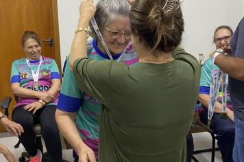 Foto - Entrega das medalhas as atletas que participaram do JIIDO