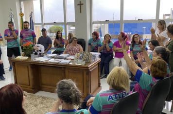 Foto - Entrega das medalhas as atletas que participaram do JIIDO