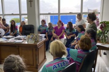 Foto - Entrega das medalhas as atletas que participaram do JIIDO