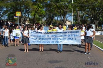 Foto - Desfile Cívico em comemoração ao aniversário de Pérola encanta moradores / Parte 1