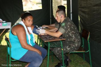 Foto - 17/05/2014 - Exercito Brasileiro realizou uma Ação Cívica Social em Pérola         