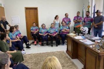 Foto - Entrega das medalhas as atletas que participaram do JIIDO