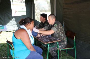 Foto - 17/05/2014 - Exercito Brasileiro realizou uma Ação Cívica Social em Pérola         