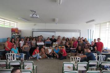 Prefeito entrega equipamentos para as escolas e CEMEIs de Pérola