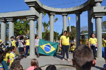 Momento Olímpico na Escola Municipal de Pérola.
