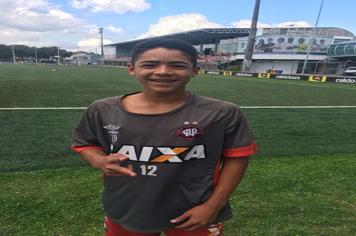 Mais um atleta da Escolinha de Futebol de Pérola é selecionado para fazer testes no Clube Atlético Paranaense.