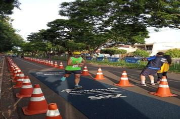 Atletas de Pérola se destacam no Circuito SESC de Corrida de Rua em Umuarama.