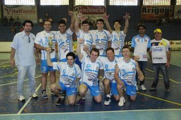 Pérola conquista título inédito no voleibol
