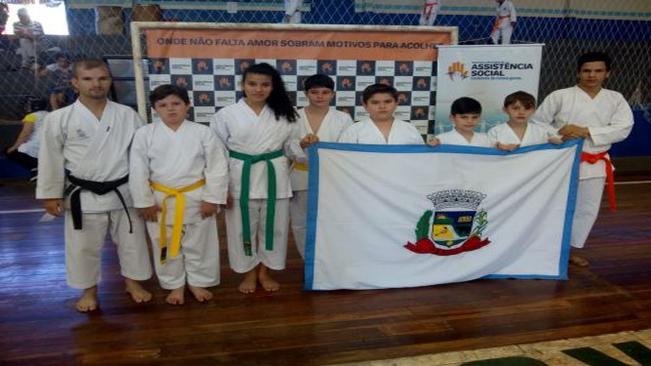 Atletas de Pérola são premiados em Festival de Karatê