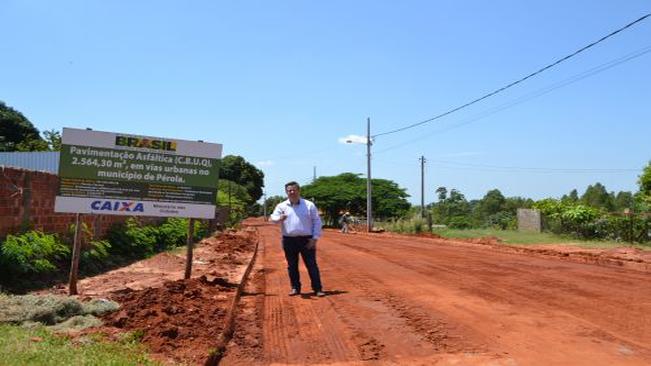 Pérola caminha para 100% de pavimentação asfáltica em toda a cidade.