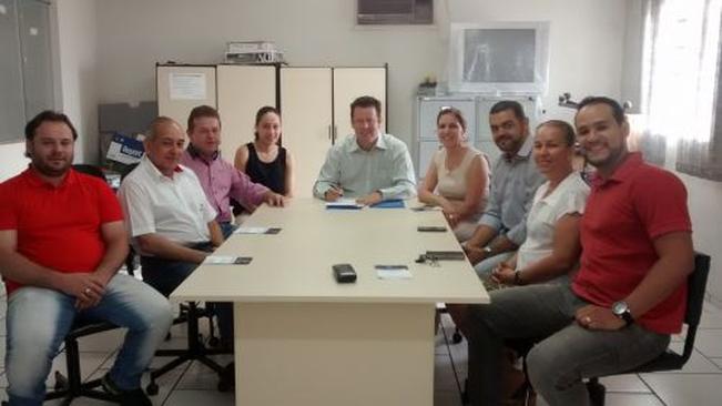 PREFEITO DARLAN ASSINA PLANO DE TRABALHO