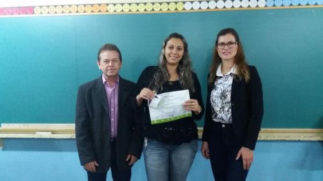 ALUNOS DA 6ª TURMA DO CURSO DE GESTÃO EMPRESARIAL DE PÉROLA RECEBEM CERTIFICADO DE CONCLUSÃO