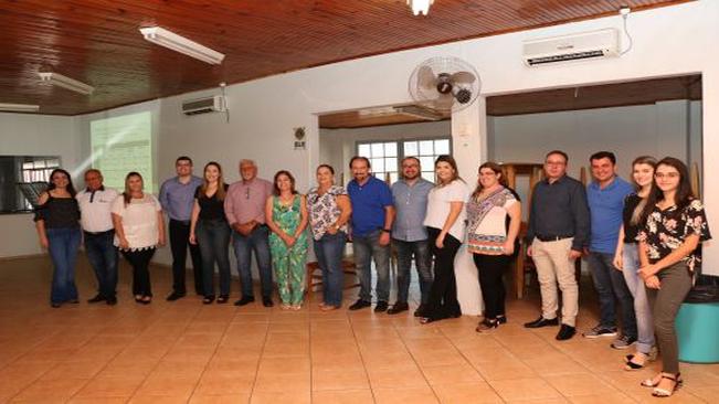 Secretários e profissionais de Saúde discutem ações para aprimorar atendimento básico à população