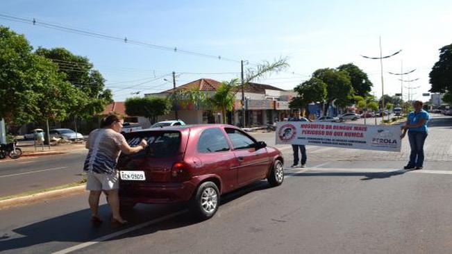 Pérola reforça campanha para combater a dengue.