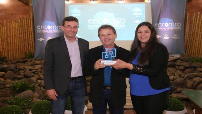 Agente de Desenvolvimento de Pérola premiado como destaque no Encontro Estadual de Agentes de Crédito e Desenvolvimento promovido pela FOMENTO PARANÁ e SEBRAEPR.