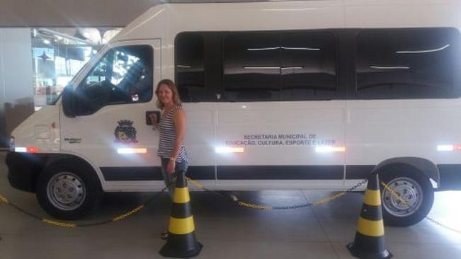 Secretaria Municipal de Educação, Cultura, Esporte e Lazer realiza compra de veículo para Educação de Pérola.
